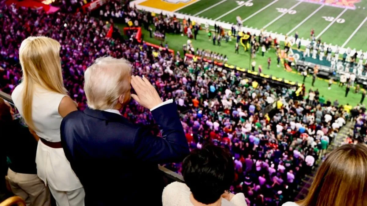 Donald Trump hace historia al asistir al Super Bowl como presidente en funciones