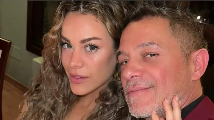 Alejandro Sanz celebra el cumpleaños de Candela Márquez entre críticas por su look.