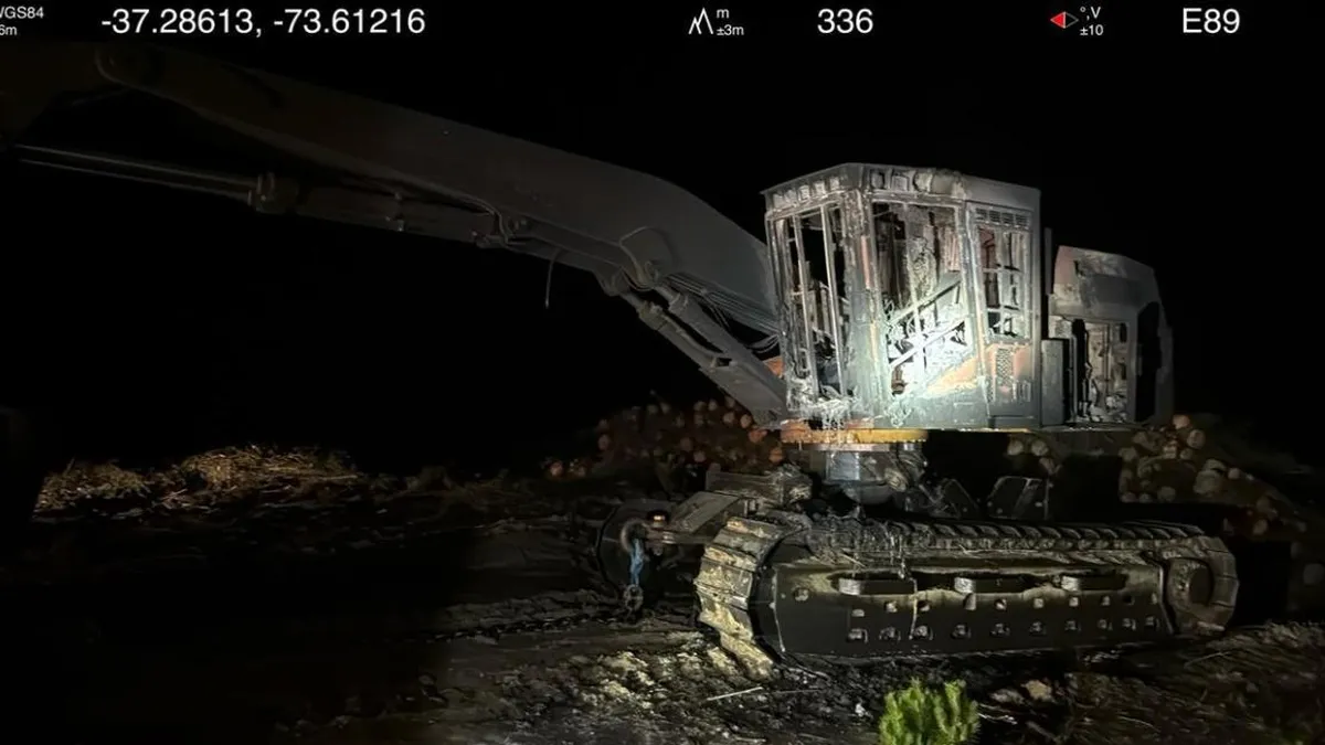 Atentado incendiario en Arauco deja maquinaria destruida y un mensaje de Weichan Auka Mapu