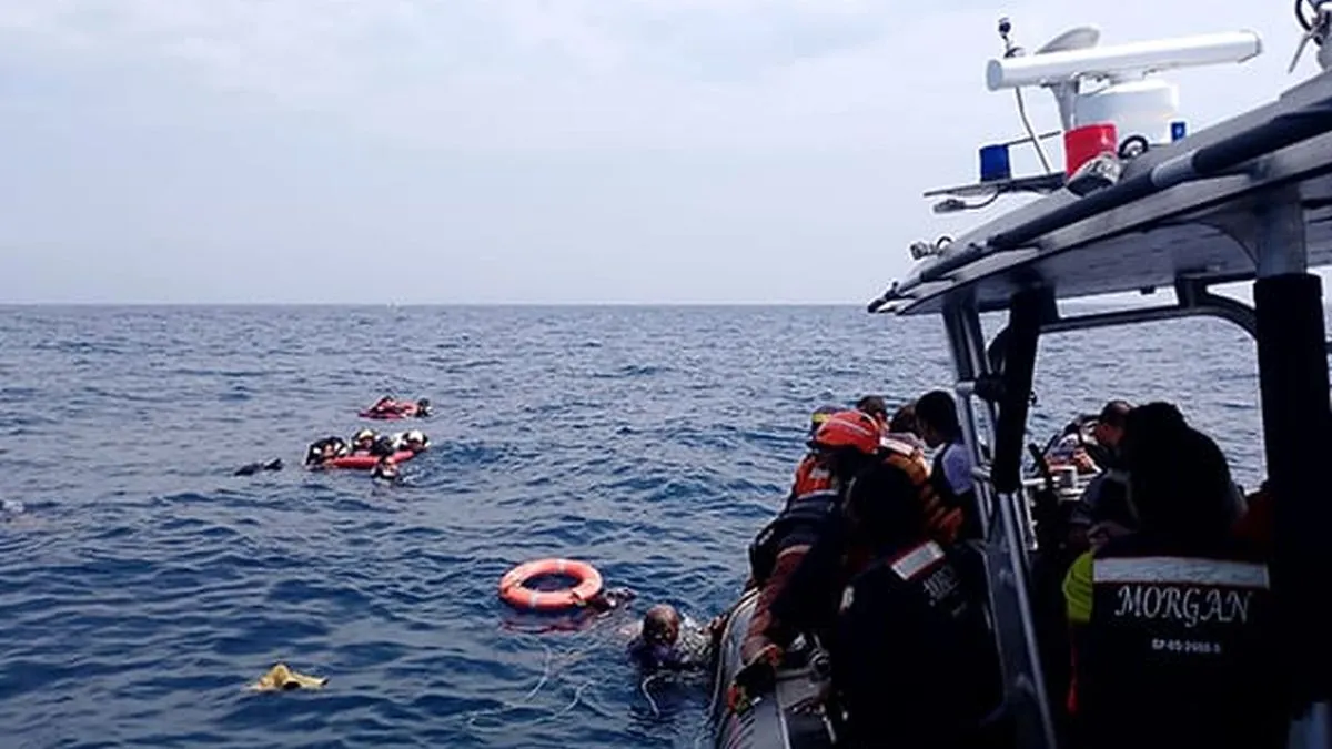 Armada de Colombia rescata a 42 personas tras naufragio de embarcación turística en el Caribe
