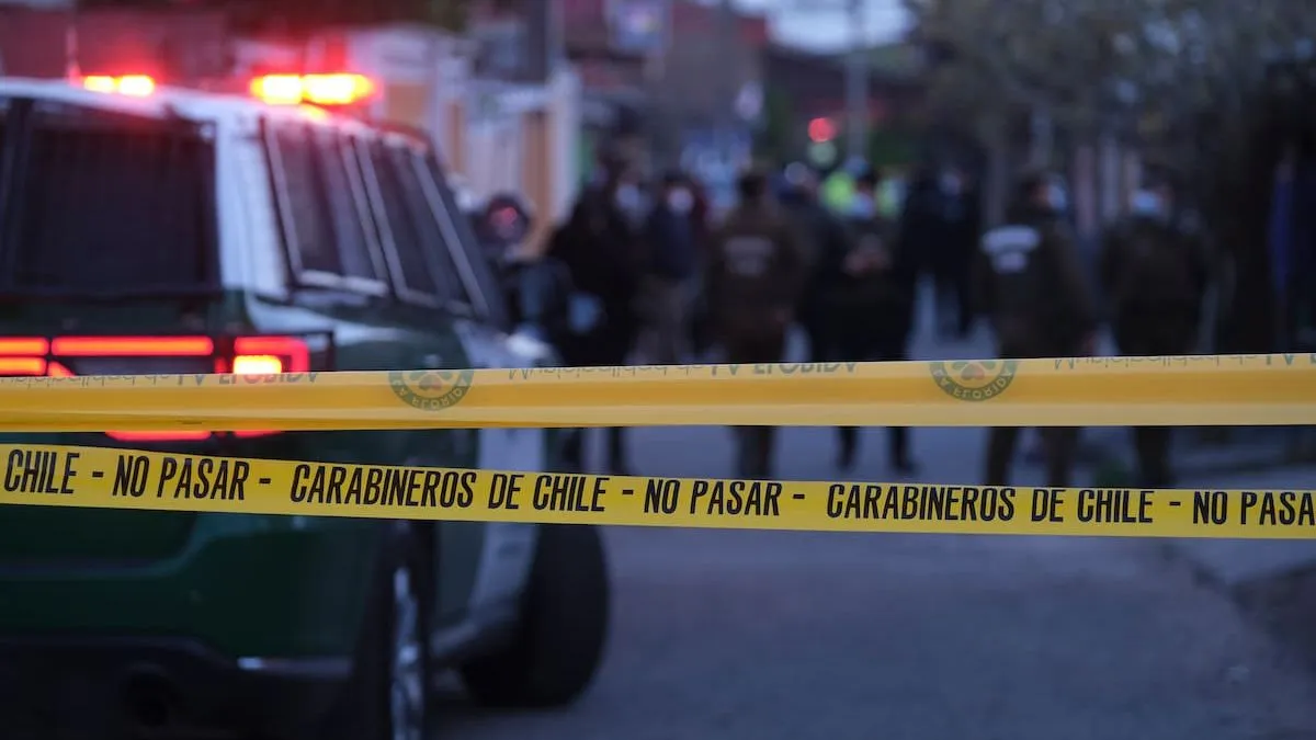 Accidente entre radiopatrulla y automóvil particular deja tres detenidos en Lo Prado