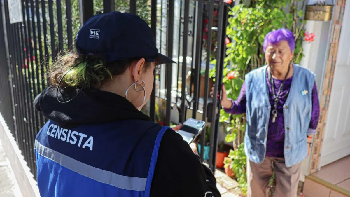 Censo 2024 revela un Chile en envejecimiento: hogares unipersonales y baja natalidad marcan la tendencia