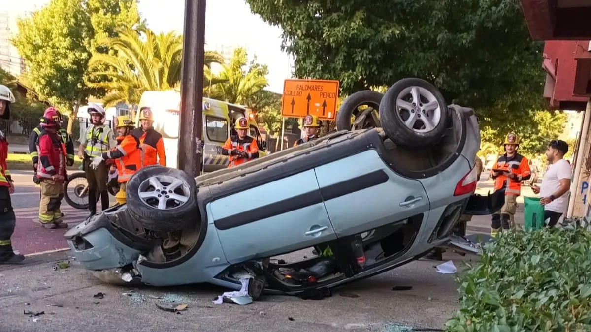 Accidente en Concepción deja cinco heridos y un atrapado tras colisión a alta velocidad