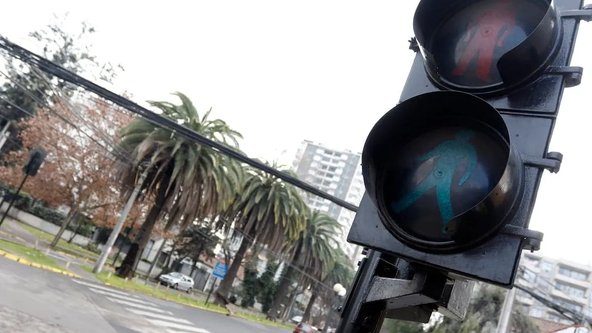 Corte de luz afecta a miles en la Región Metropolitana y otras localidades de Chile por mal tiempo