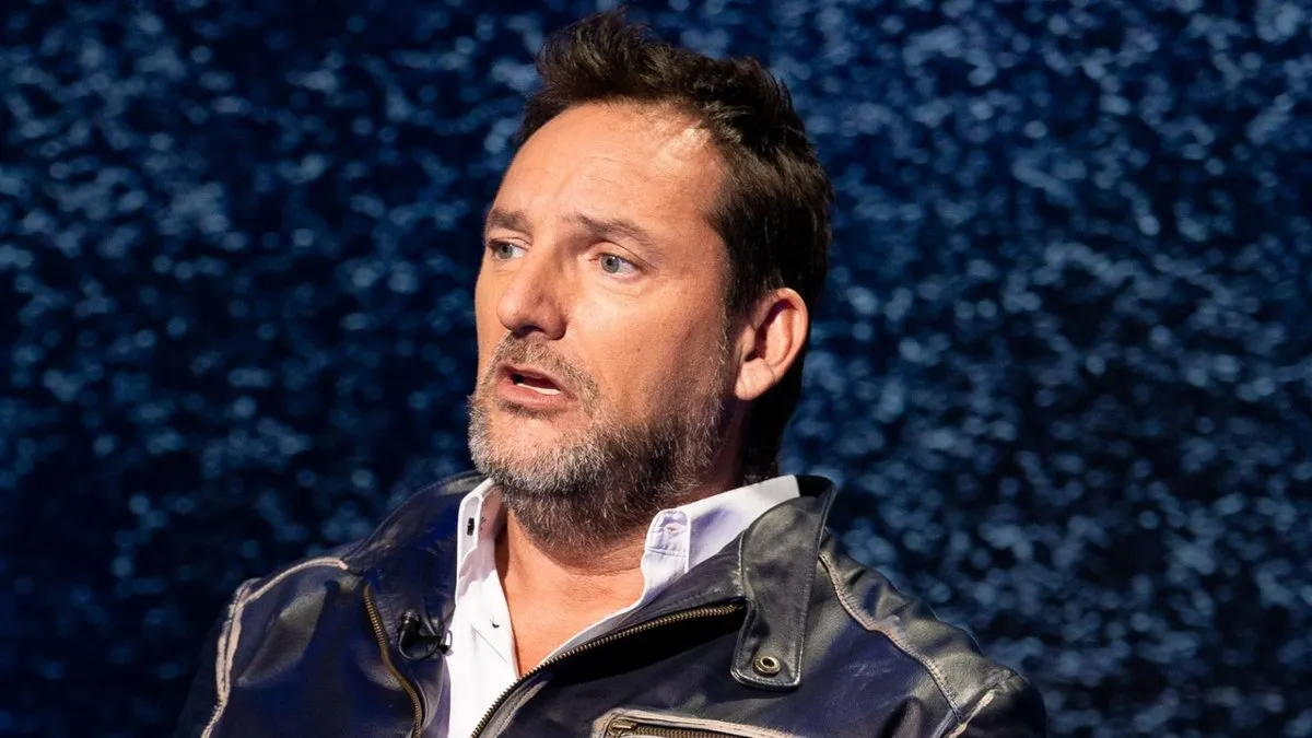 Daniel Fuenzalida revela antiguo romance con carabinera y suspende a sus compañeros en “El Medio Día”