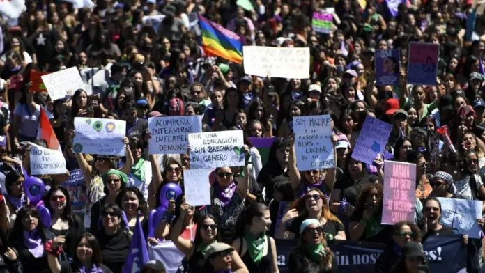 Marchas en Santiago y regiones: unidas por la lucha del 8M.