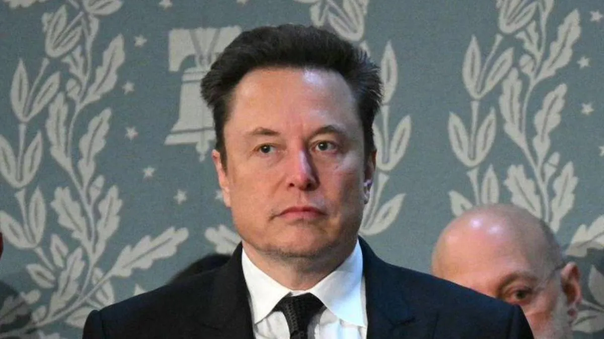 Elon Musk atribuye caída de X a un ciberataque masivo y denuncia ataques coordinados