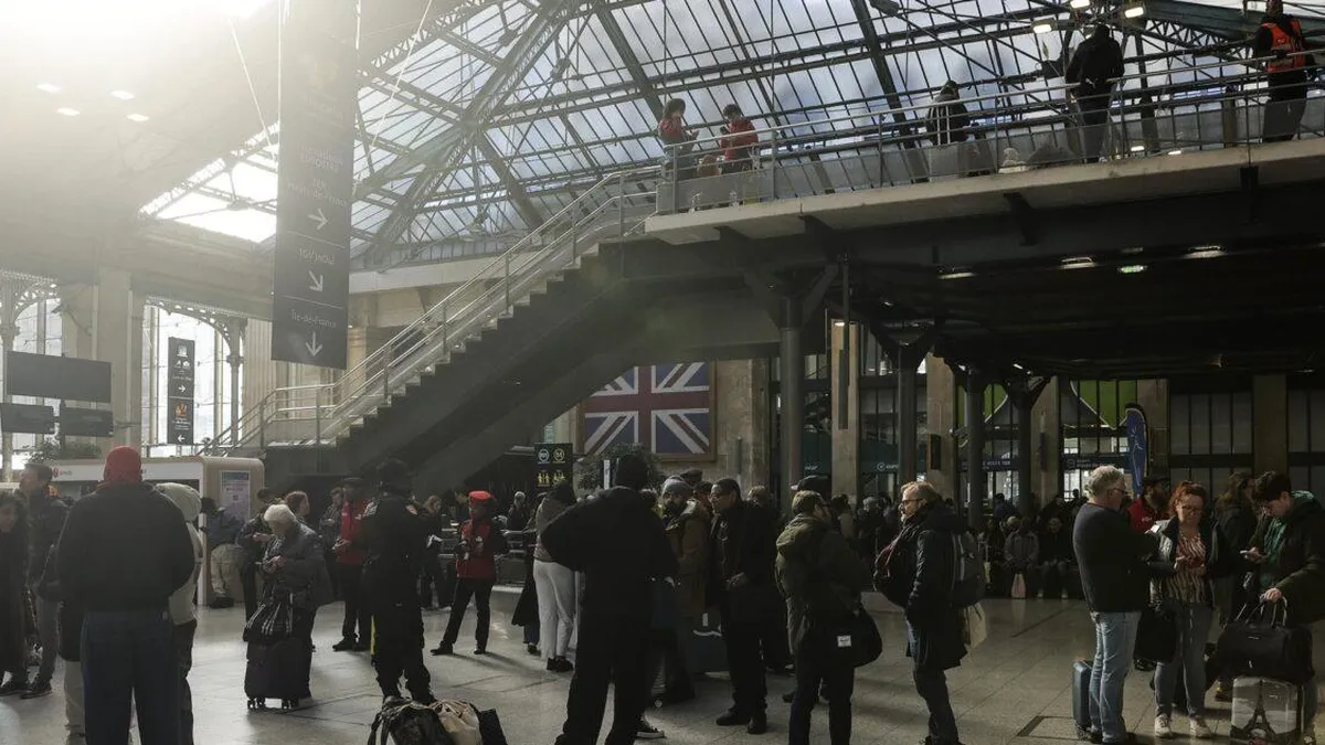Estación del Norte de París paralizada por hallazgo de bomba de la Segunda Guerra Mundial, afectando miles de viajeros