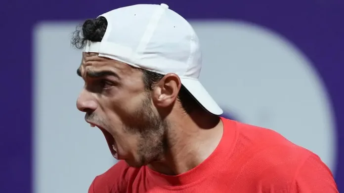 Francisco Cerúndolo avanza a tercera ronda tras un duro partido en Indian Wells.