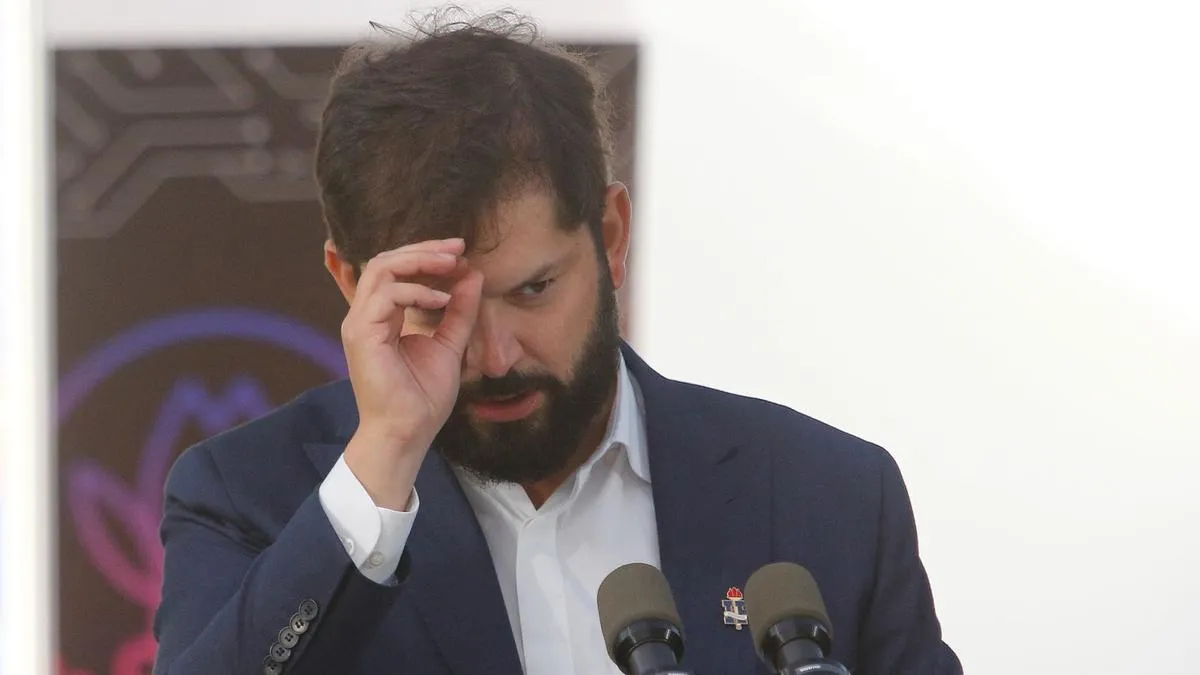 Fiscalía convoca a Gabriel Boric a declarar por fallida compra de casa de Salvador Allende