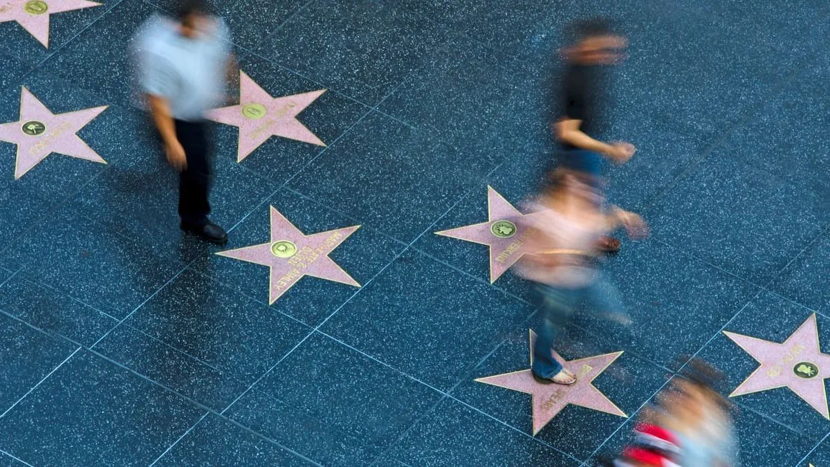 Gal Gadot recibe su estrella en el Paseo de la Fama en medio de protestas y controversias políticas