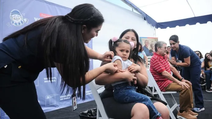 Infórmate sobre los lugares para vacunarte gratis contra la influenza.