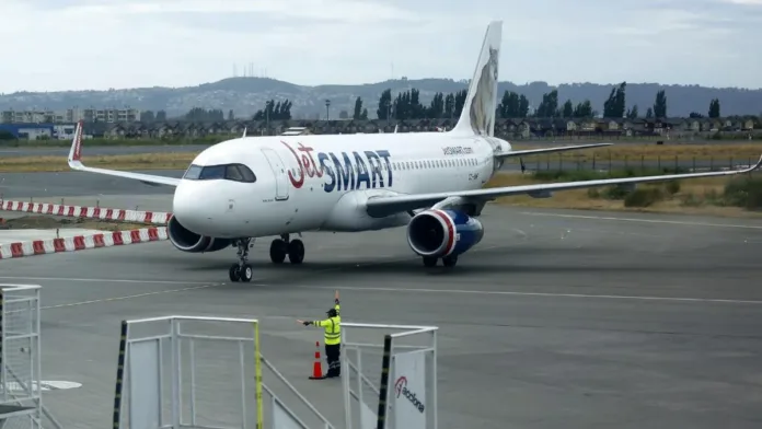 Corte condena a aerolínea por discriminar a venezolana en vuelo a Lima.