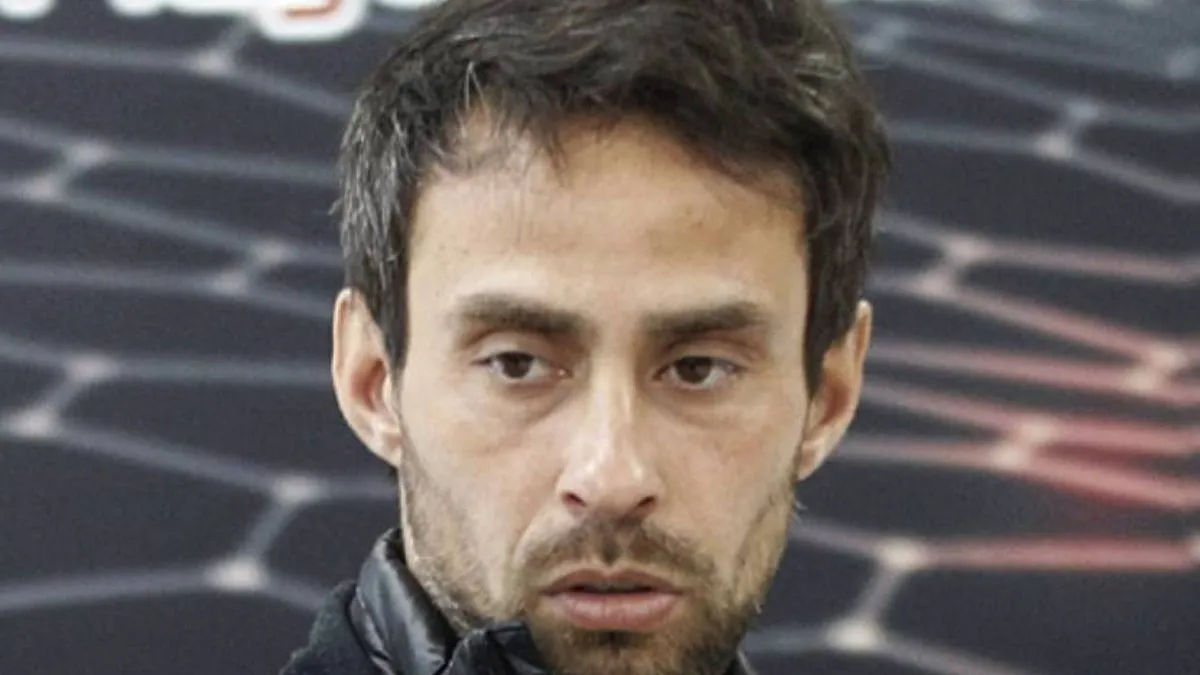 Jorge Valdivia reaparece en público entre rumores de romance y juicio pendiente por denuncias de violación