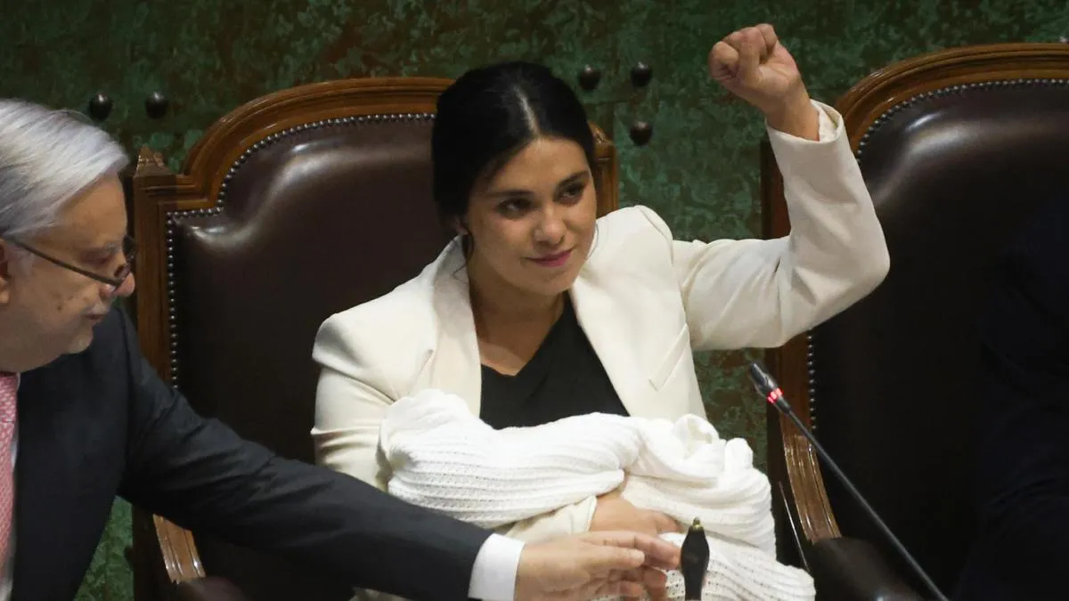 Chile Vamos exige renuncia de Karol Cariola tras nuevos antecedentes sobre presuntos actos de corrupción