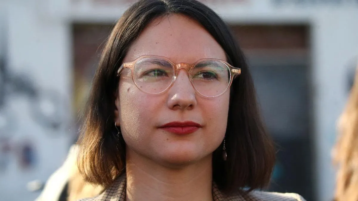 Irací Hassler denuncia la filtración de chats con Karol Cariola como una grave violación.