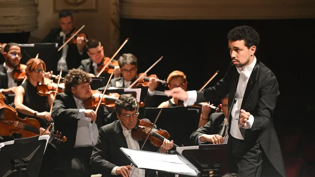 Luis Toro Araya deslumbra en el Municipal de Santiago con la Octava Sinfonía de Bruckner y una obra contemporánea