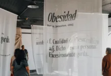 Campaña en Chile busca redefinir la obesidad en la RAE y concientizar a la población.