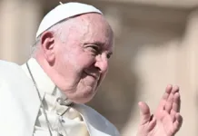 El Papa Francisco avanza en su recuperación con tratamiento y fisioterapia.