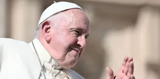 El Papa Francisco avanza en su recuperación con tratamiento y fisioterapia.