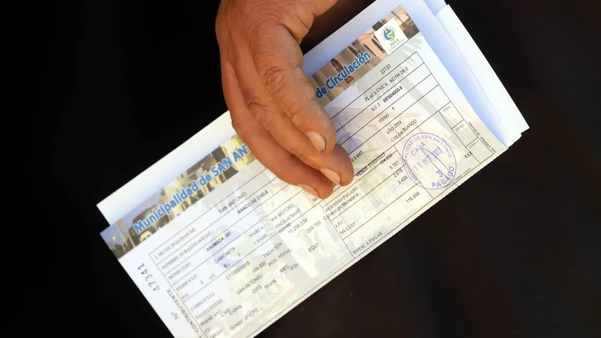 Cercano al plazo de pago del permiso de circulación, surgen dudas para compradores y vendedores de autos usados