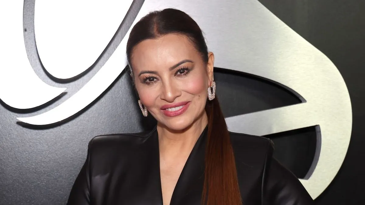 Zoe Saldaña desata la emoción al cantar “Herida” de Myriam Hernández en los Premios Soberano