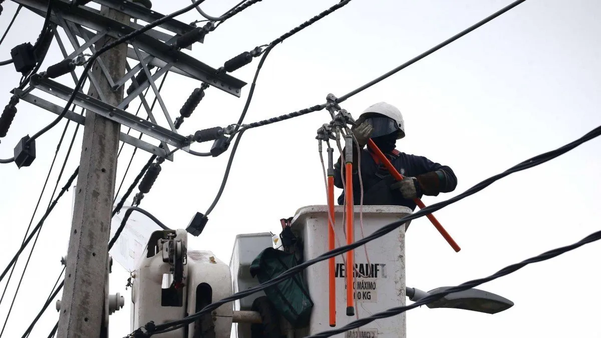 Cortes de luz en 5 comunas de la RM: Enel informa horarios y sectores afectados.