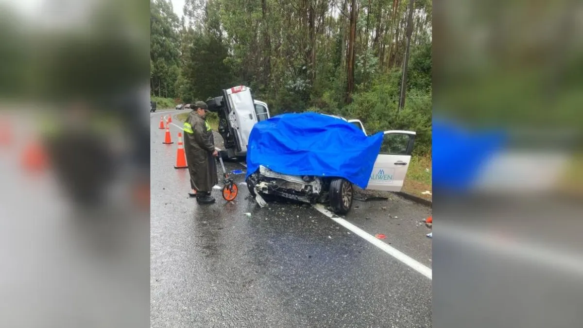 Colisión en ruta Valdivia-Paillaco: exceso de velocidad causa dos muertes.