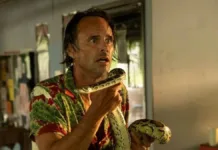 El actor de "The White Lotus" comparte su fobia tras ser mordido por una serpiente.