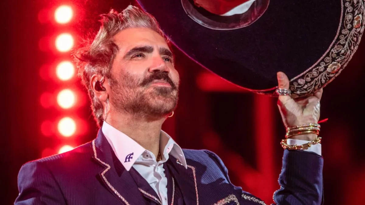 Alejandro Fernández lanza su nuevo sencillo en homenaje a Vicente Fernández, mientras se prepara para su gira ‘De Rey a Rey’
