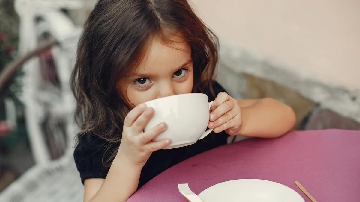 El debate sobre el consumo de café en niños genera inquietud entre padres y expertos en salud