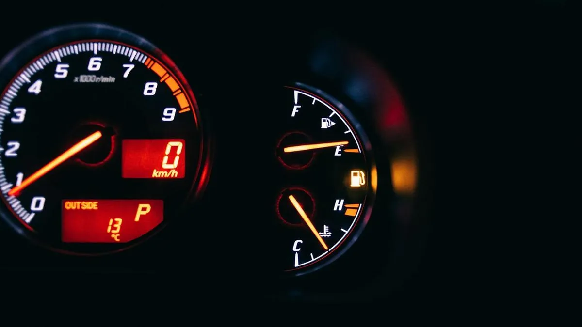 Automovilistas enfrentan altos costos en marzo; descuentos en combustible ofrecen alivio temporal en abril