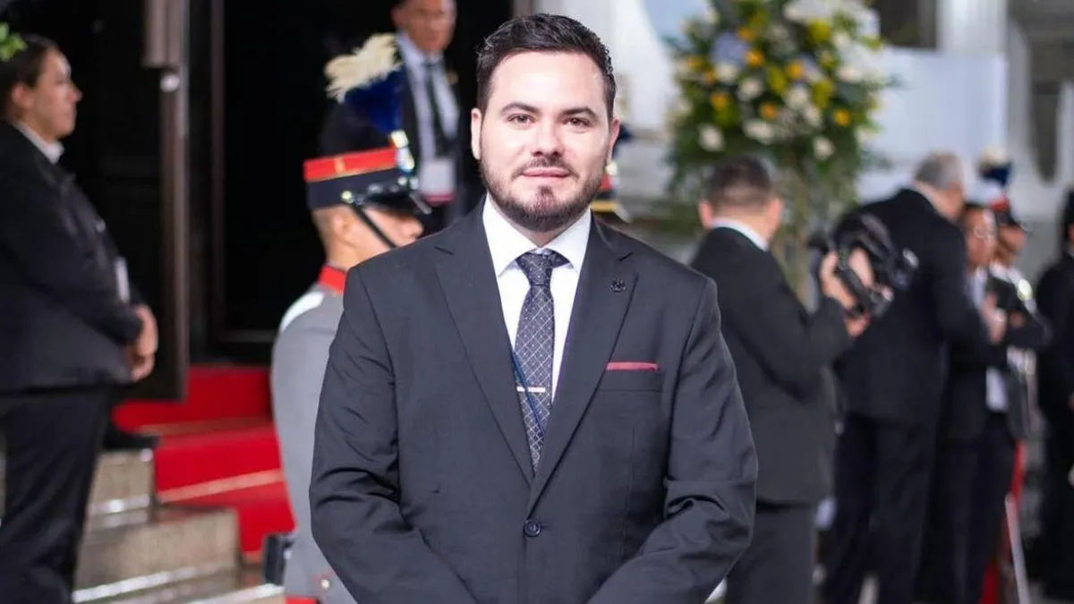 Asesinato del jefe jurídico del Congreso de Guatemala en un centro comercial.