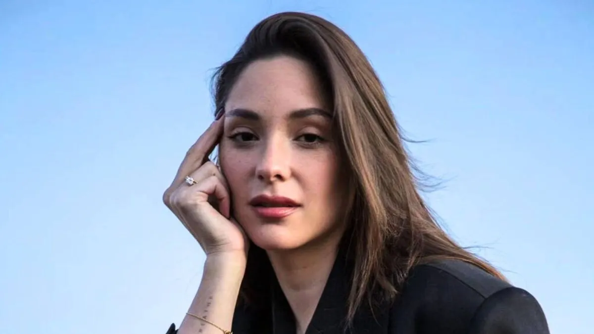 Kel Calderón sufre una caída impactante que desata comentarios sobre el karma.