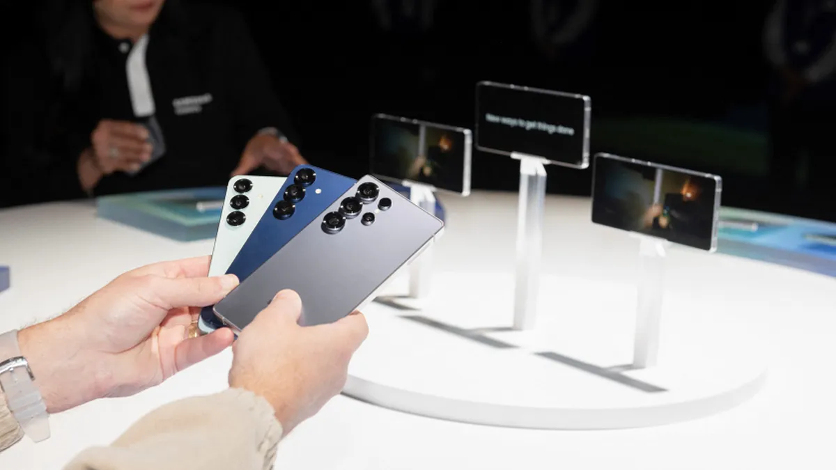 El Samsung Galaxy S25 Edge se revela: diseño delgado y potente rendimiento.