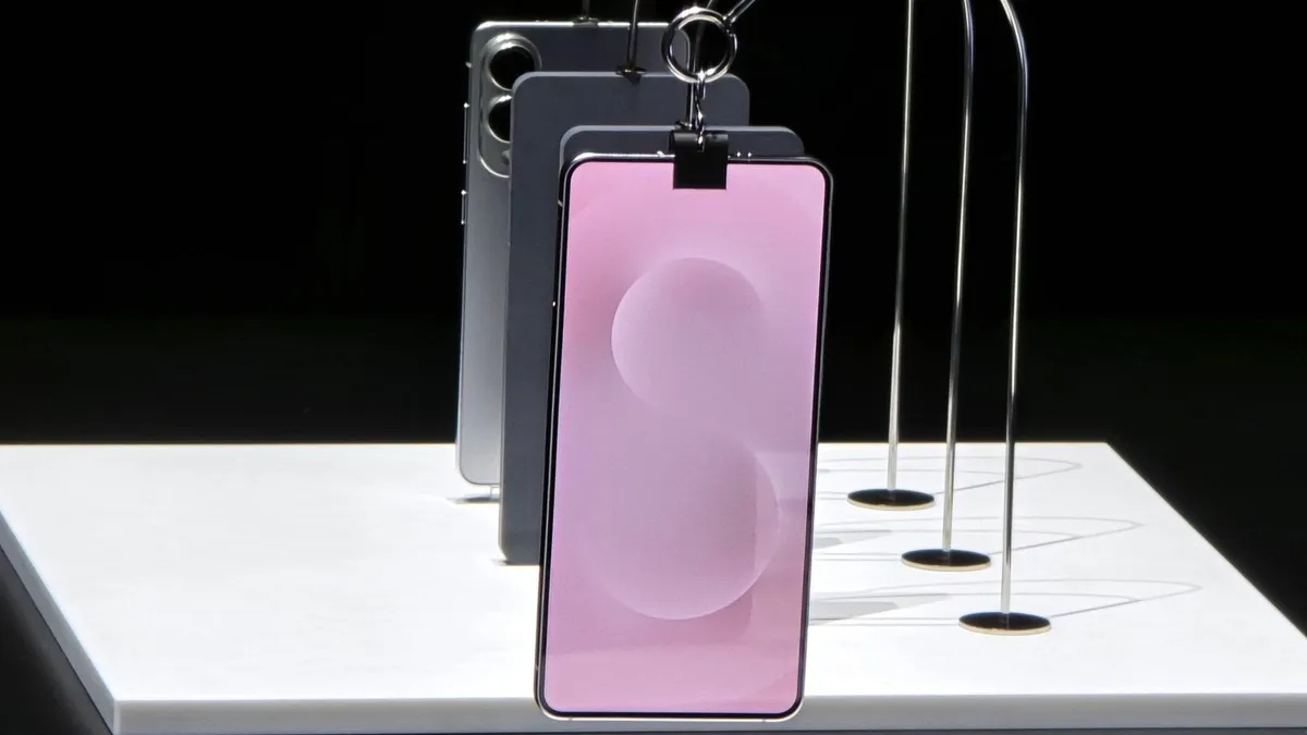 Eduardo Marín destaca las impresionantes mejoras del Samsung Galaxy S25 Ultra, desde su pantalla hasta su potente procesador