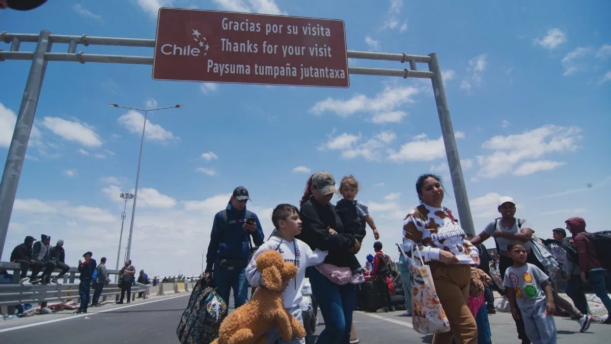 Gobierno de Chile despliega autoridades en frontera con Perú ante crisis migratoria