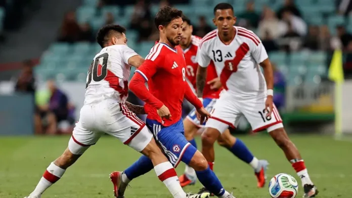 La Roja celebra su tercer triunfo consecutivo en la despedida de Nicolás Córdova. La Roja celebra su tercer triunfo consecutivo en la despedida de Nicolás Córdova.