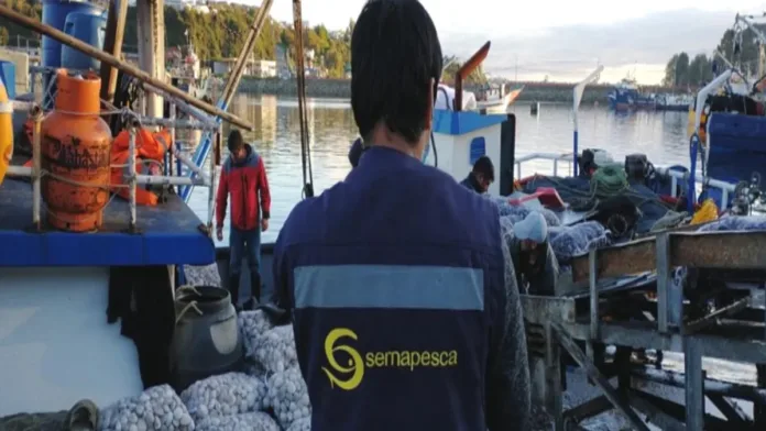 Contraloría aclara criterios sobre compensación de tiempo de traslado para funcionarios.