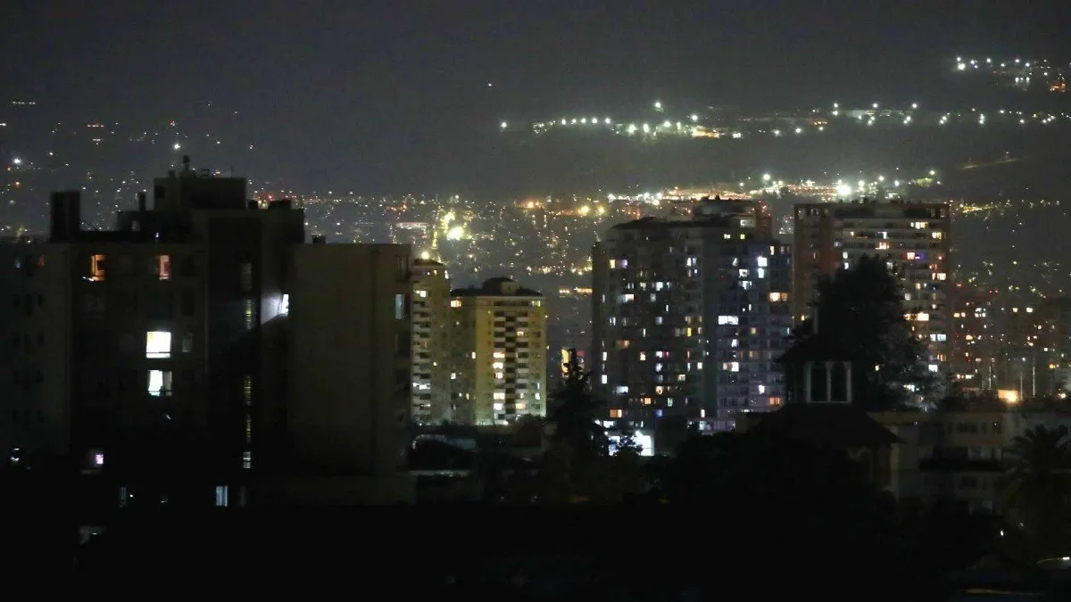 Enel anuncia cortes de luz programados en 11 comunas de la Región Metropolitana este jueves