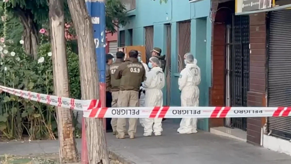 Femicidio en Santiago: madre colombiana es hallada muerta y padre gravemente herido en su hogar