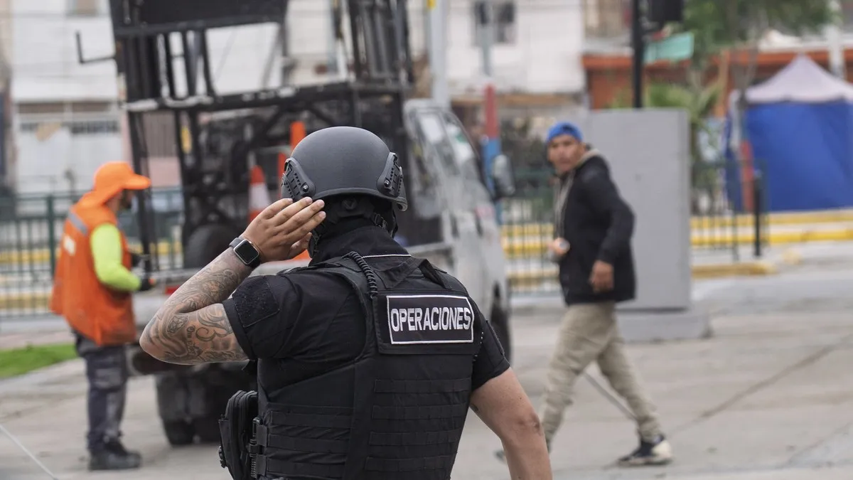 Operativo en Peñalolén tras incidentes en feria navideña. Seguridad y orden público.