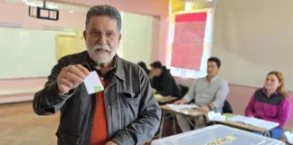 El Gobernador de Los Ríos evalúa solicitar vacaciones para apoyar a Jara en su campaña.