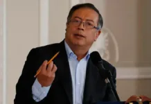Gustavo Petro defiende bombardeo en Guaviare tras muerte de 20 disidentes de FARC y 7 niños, asegura que “no rompí el principio de distinción” Petro defiende bombardeo en Colombia que dejó 7 niños muertos