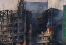 Incendio en complejo residencial de Hong Kong deja 44 muertos y 279 desaparecidos, advierte el jefe de Bomberos Andy Yeung El devastador incendio en Hong Kong deja 44 muertos y 279 desaparecidos.