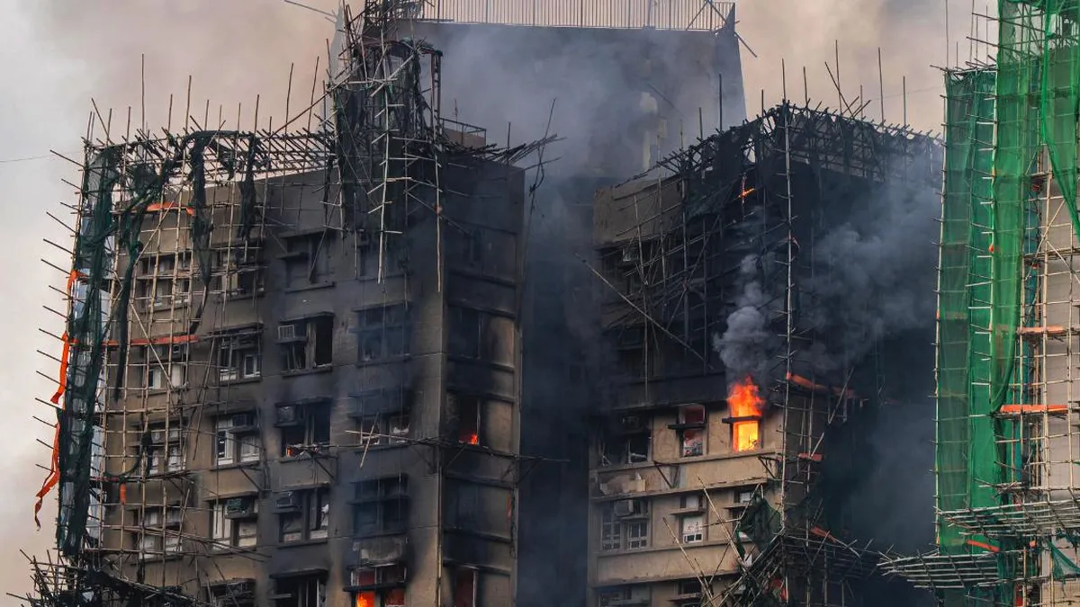 El devastador incendio en Hong Kong deja 44 muertos y 279 desaparecidos.