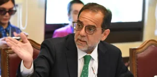 Diputado Mulet ausente en Senado por urgencia médica en medio de acusación a Pardow.