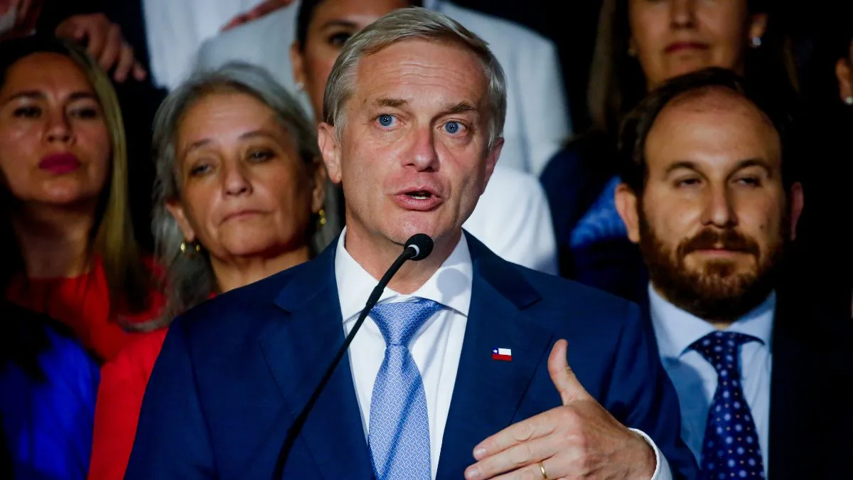 Encuesta Black & White revela que José Antonio Kast lidera con 53% sobre Jeannette Jara en balotaje