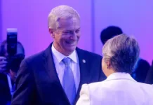 Encuesta de la Universidad del Desarrollo revela que José Antonio Kast lidera con 61% frente a Jeannette Jara Encuesta revela que Kast lidera con 61% en segunda vuelta frente a Jara con 39%.