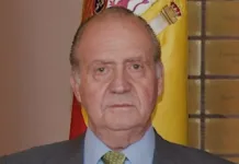 Juan Carlos I revela en entrevista con France 3 consejo de Pinochet sobre su reinado en España Juan Carlos I revela cómo evitó la presencia de Pinochet en su coronación.